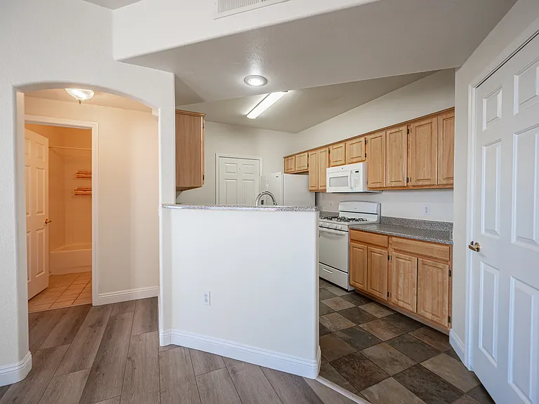 8555 W Russell Rd #2062 — Photo 13