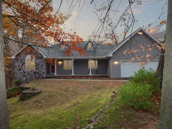9045 Old Hickory Ln, Stanwood, MI 49346