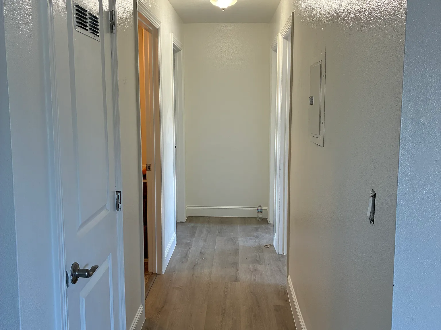 3 bed, 908 sqft, $3,100 — Photo 1