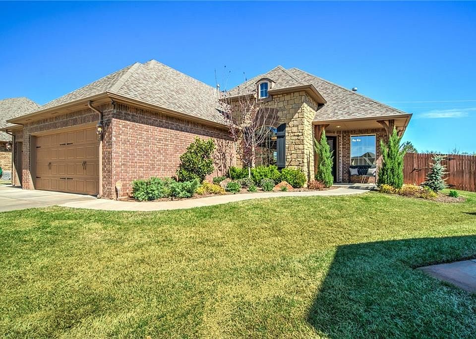 1st image of 19925 Oakshire Dr