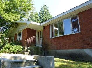 52 Sleepy Hollow Rd, Andover, NJ 07821