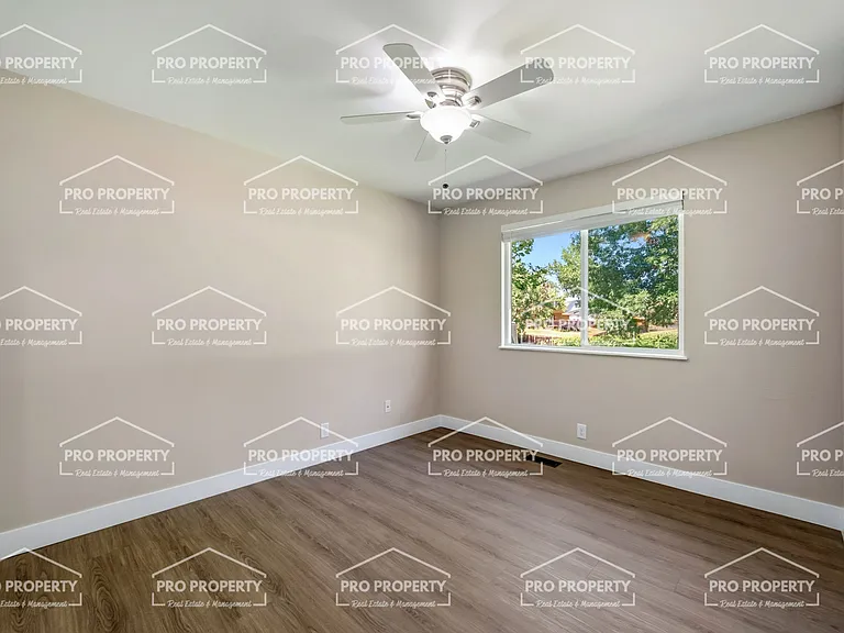 5836 Colby St — Photo 9