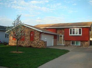 1205 15th St, Silvis, IL 61282