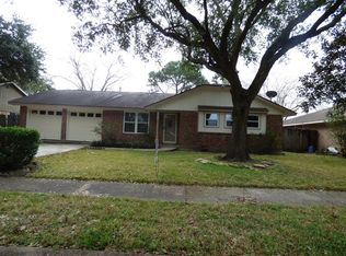 811 Sunnybrook Dr, Baytown, TX 77521