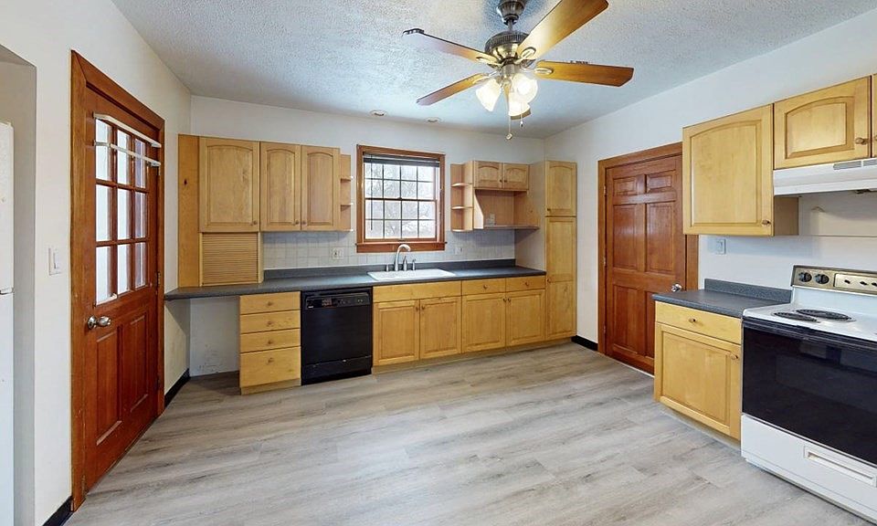 403 Britton St, Chicopee, MA 01020 Zillow