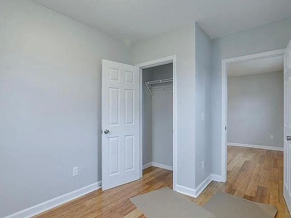 4th image of 924 Campbell St