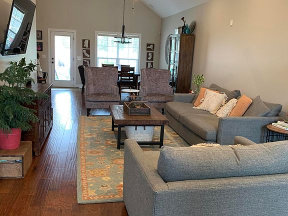 3rd image of 316 Leigh Ln