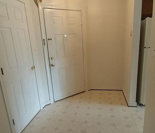 3rd image of 1713 Landmark Dr Unit 2E