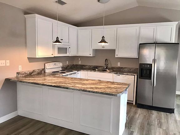 4th image of 8721 Tracy Way