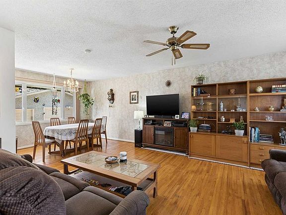 4th image of 275 SE Northmount Dr NW
