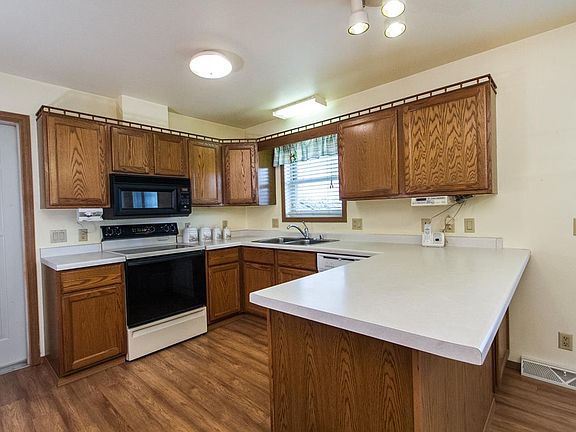 4th image of 545 8th St NW