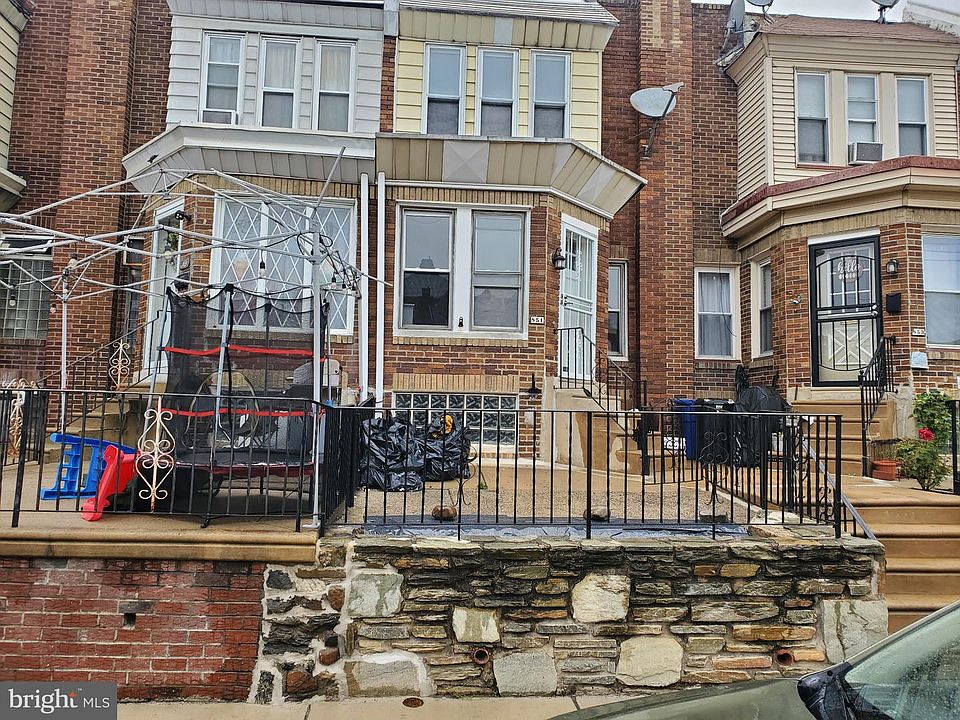 1st image of 851 E Sanger St