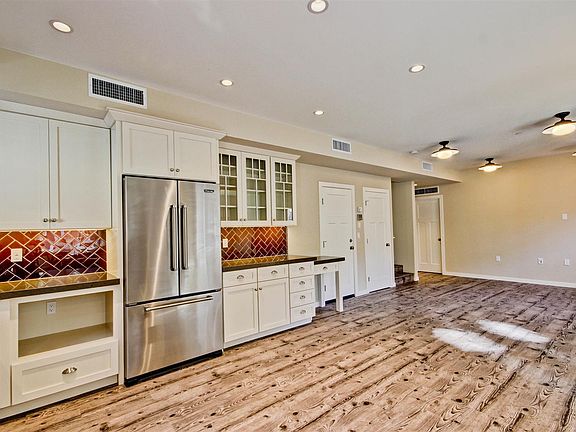 2nd image of 925 S Ash Ave #1001