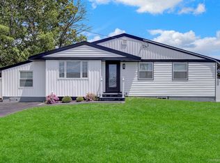 13 W 15th St, Deer Park, NY 11729