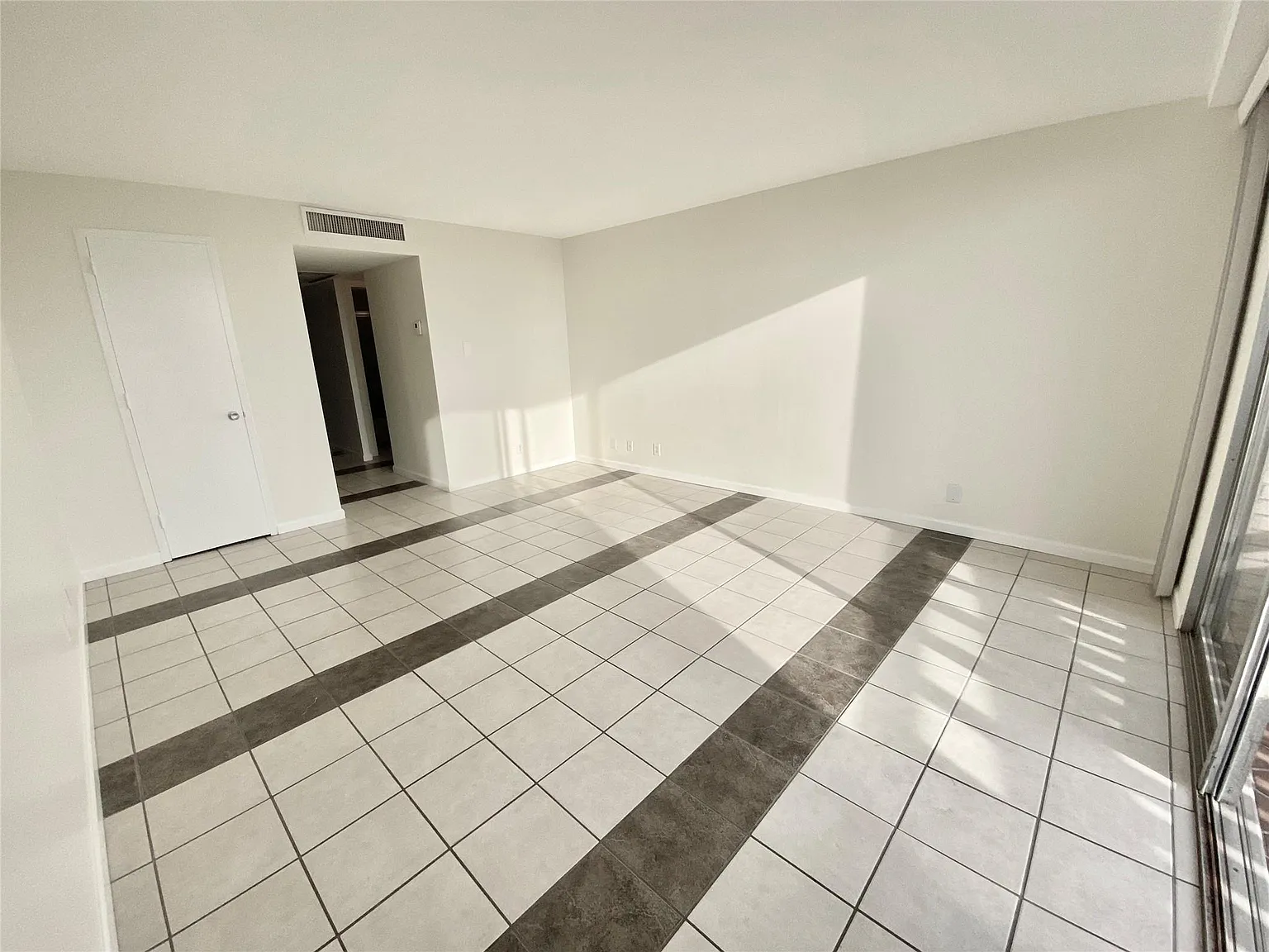 Studio, 1.0 bath, 436 sqft, $1,195 — Photo 4