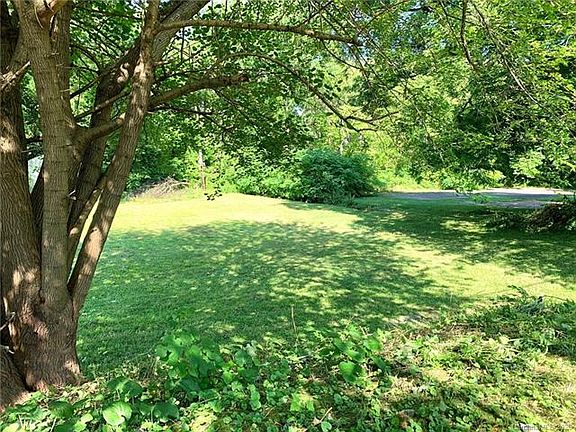 3rd image of 306 8th Avenue Dr SW