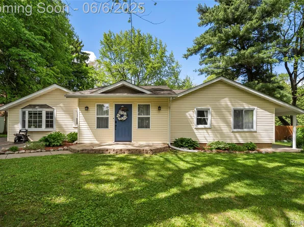 6226 Rowley Blvd, Waterford, MI 48329