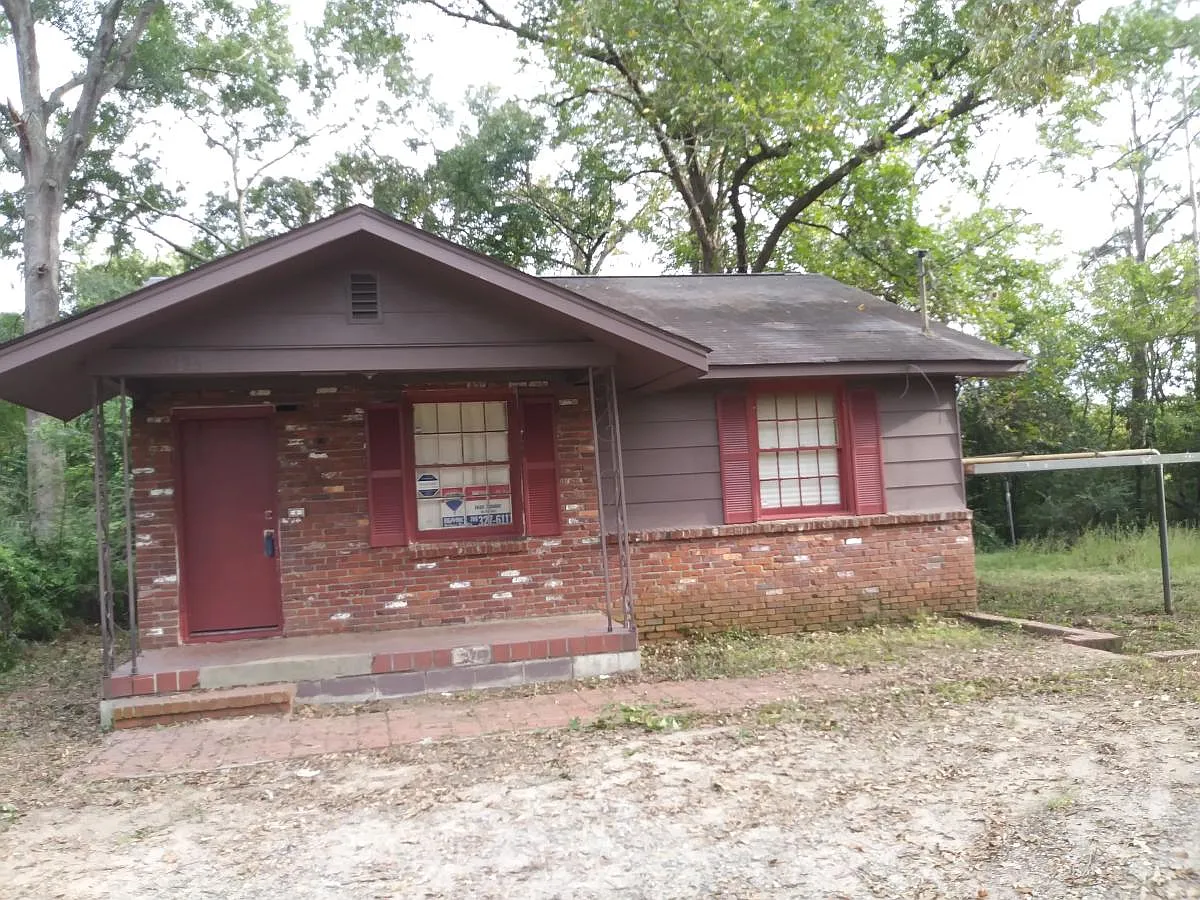 3 bed, 1200 sqft, $750 — Photo 1