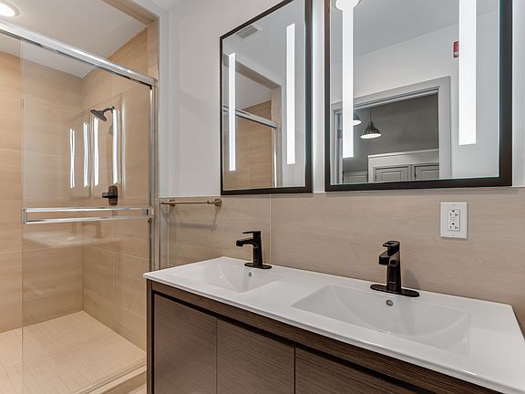 4th image of 1820 E Glenwood Ave #207