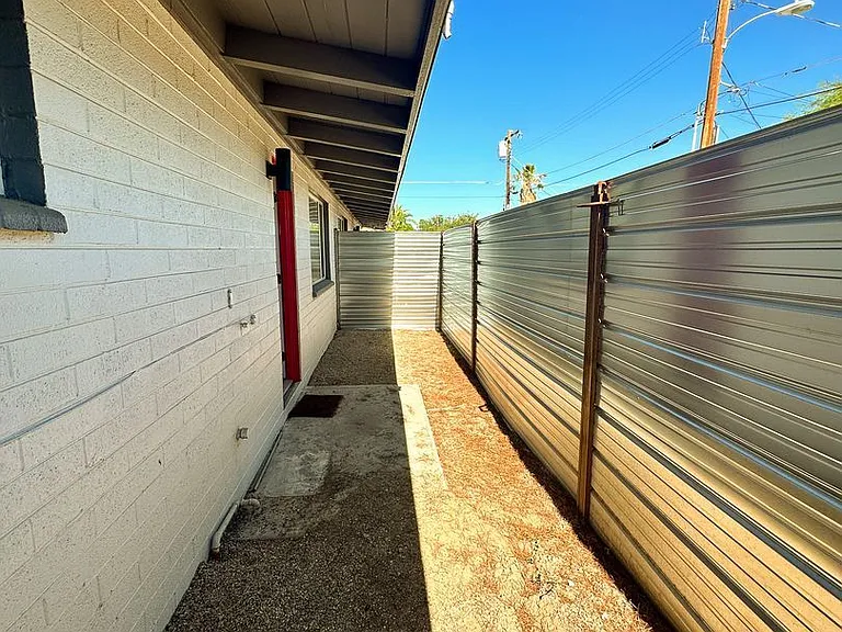 2770 N Forgeus Ave — Photo 12
