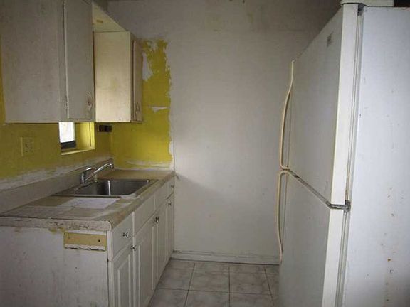 5th image of 1285 NE 142nd St