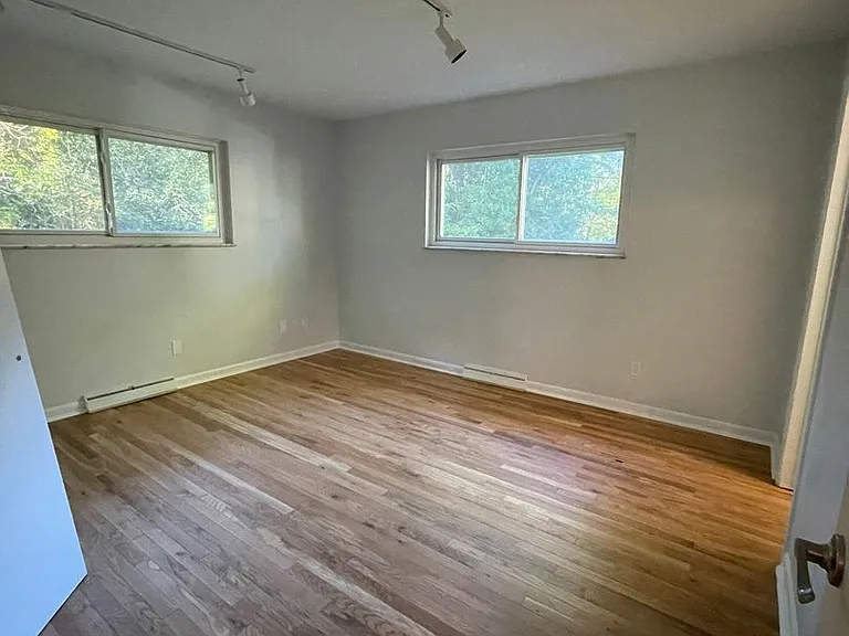 3212 Charing Cross Rd — Photo 13