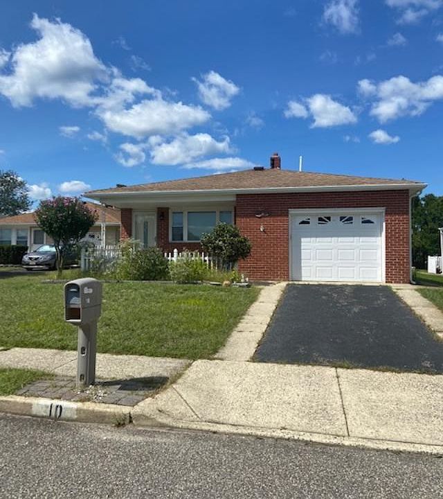 1st image of 10 Monaco Ct