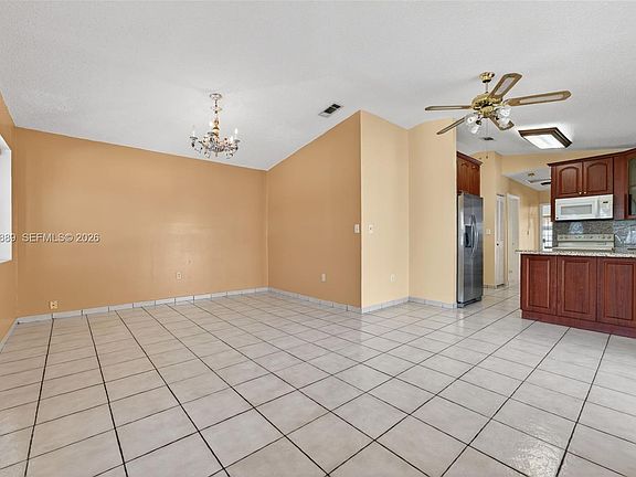 5th image of 983 W 42nd Pl