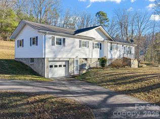 35 Smith Ridge Dr, Asheville, NC 28803
