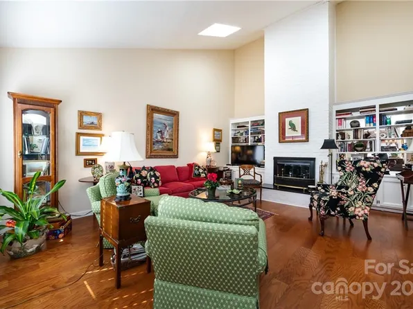 5008 Sunningdale Ct, Charlotte, NC 28226