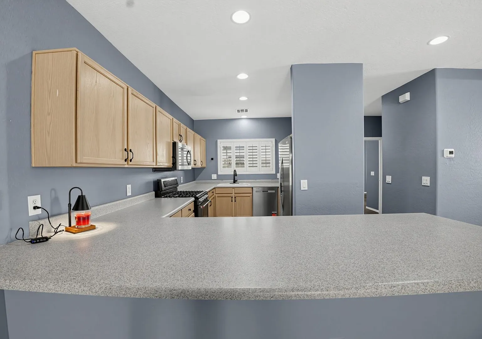Charming 2BR Condo with Den in Mesa — Photo 4