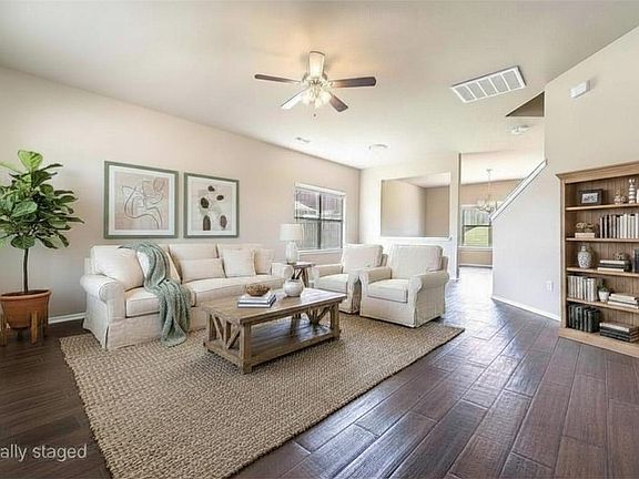 2nd image of 406 Driftwood St