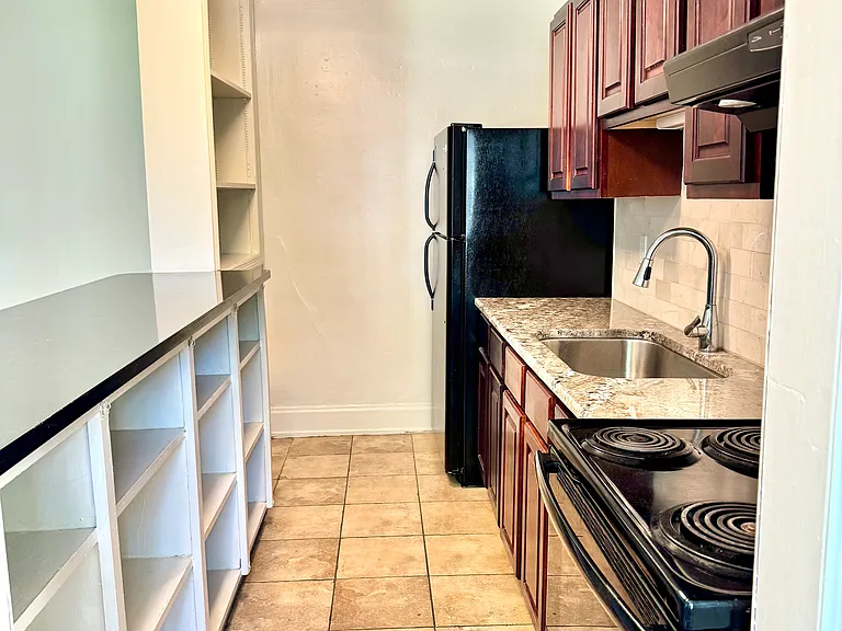 436 W 6th St #3 — Photo 6