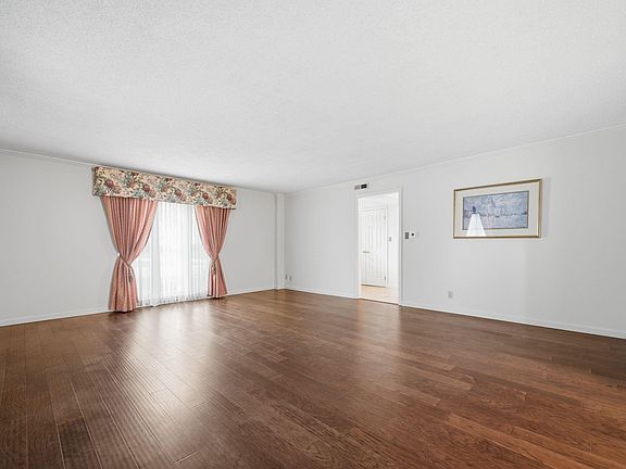 3rd image of 4501 N Wheeling Ave #3-106