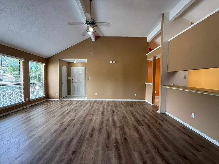 6800 Cuculu Dr — Photo 5