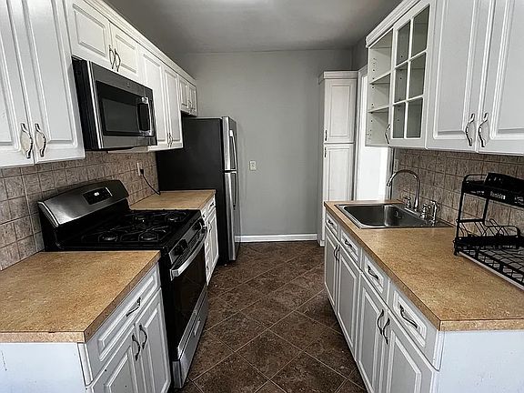 3rd image of 35 Woodlawn Ave #1