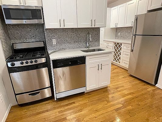 3rd image of 335 W 14th St APT 61