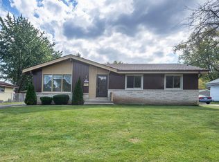 N84W18045 Imperial Ct, Menomonee Falls, WI 53051