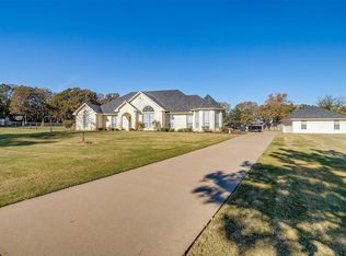 1121 Whispering Spring Ct, Burleson, TX 76028