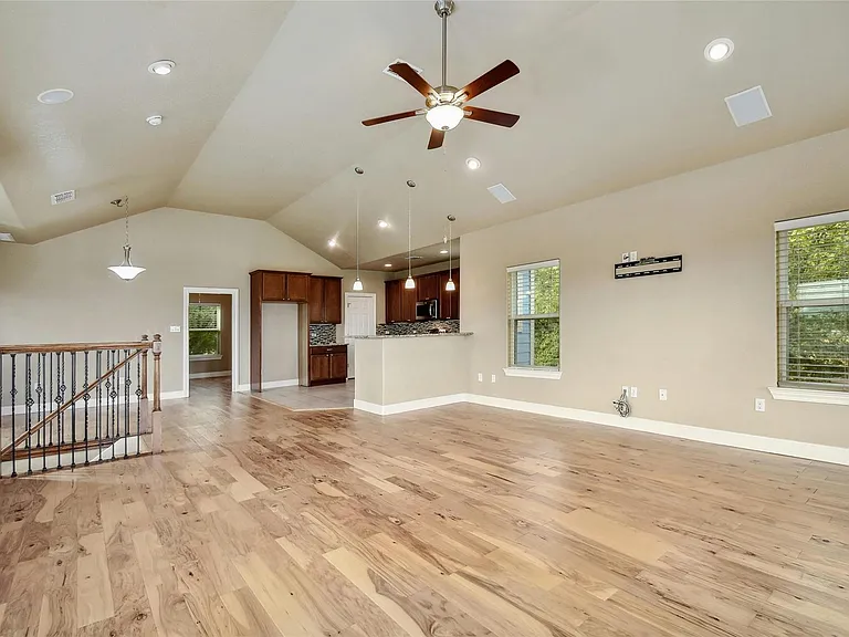1007 Meckel Dr — Photo 7