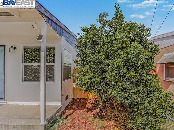 5th image of 1059 Inglewood St