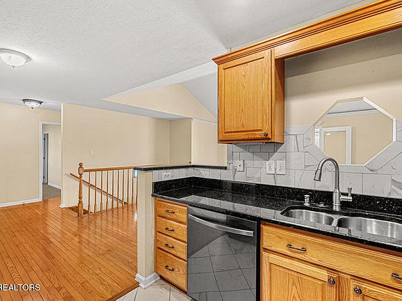 4th image of 116 Hightower Ln