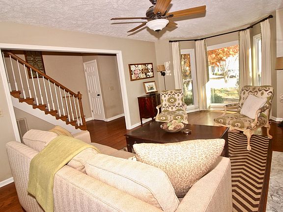 4th image of 1209 Willow Woods Dr