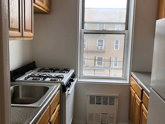 5th image of 2181 Starling Ave APT 6A