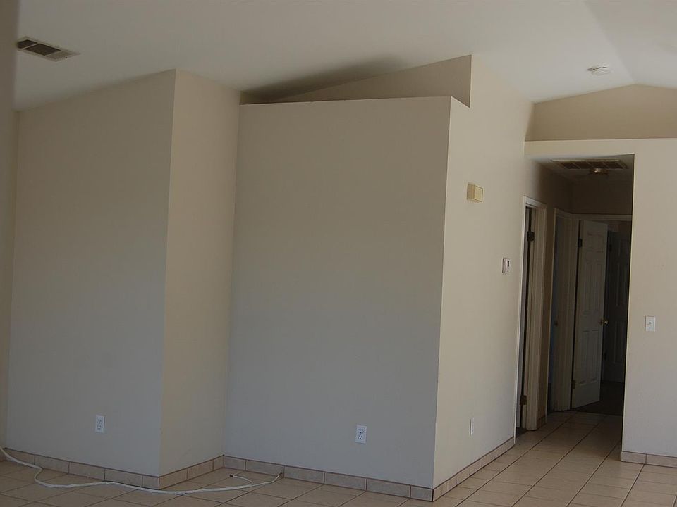 2nd image of 1931 Azalea St