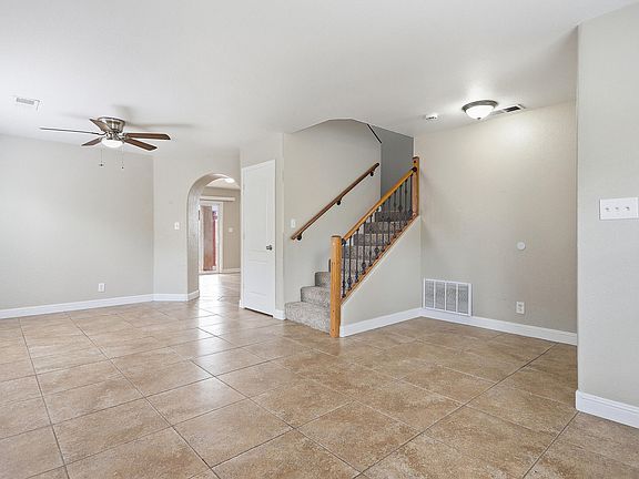 5th image of 721 Valley Meadows Dr NE