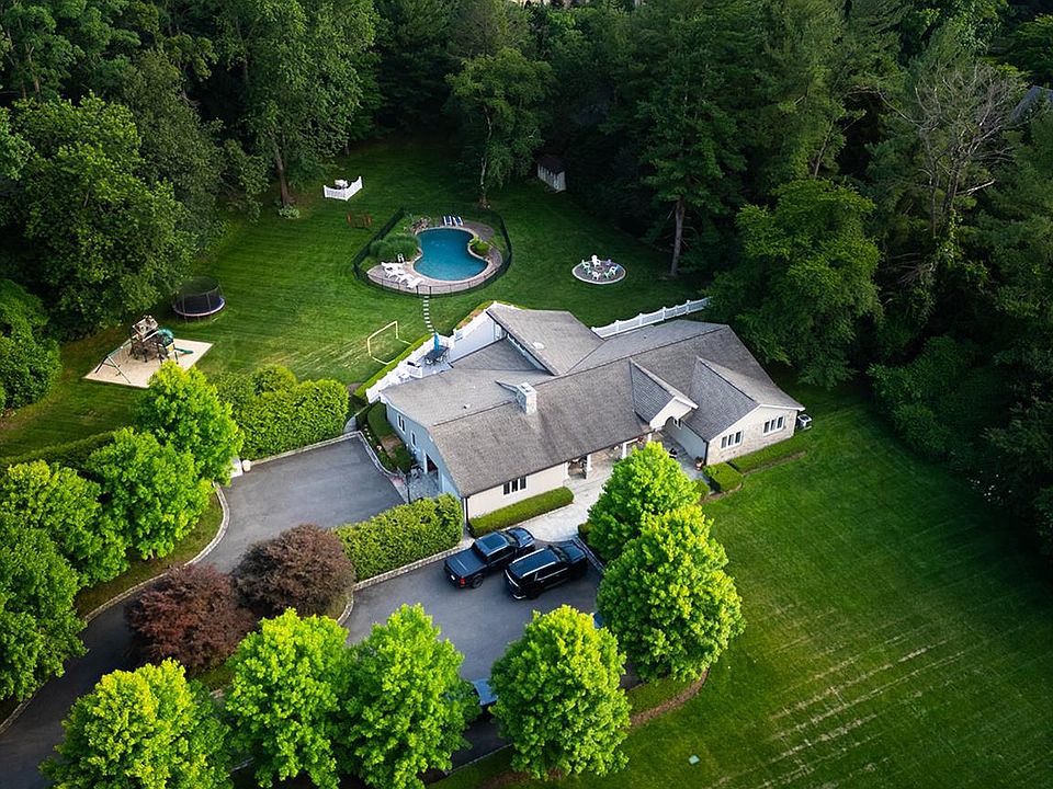 1st image of 153 Brookville Lane