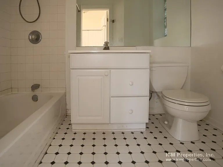 3829 N Southport Ave #4 — Photo 5