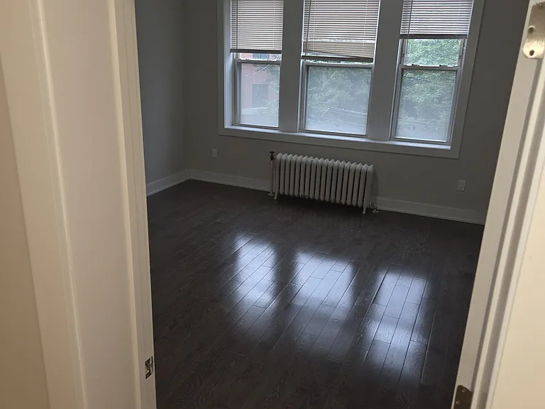 11 Seymour St #10 — Photo 9