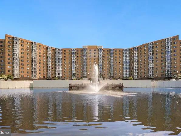 3330 N Leisure World Blvd #5422, Silver Spring, MD 20906